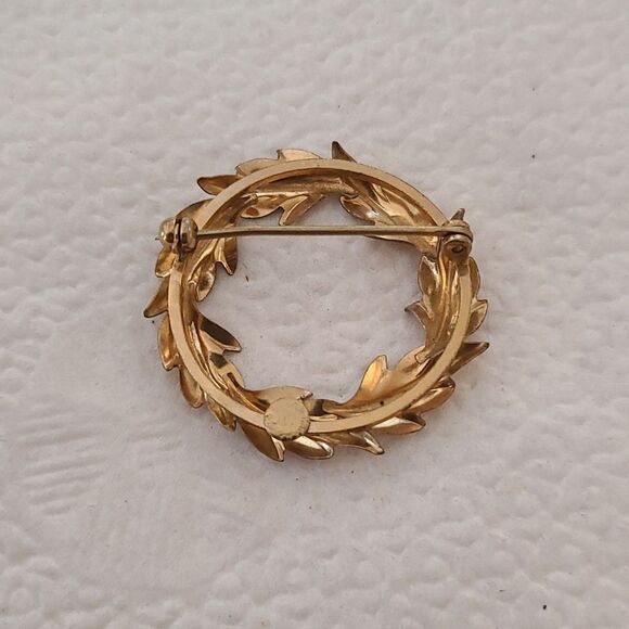 Yellow gold Tone wreath pin - Picture 2 of 2